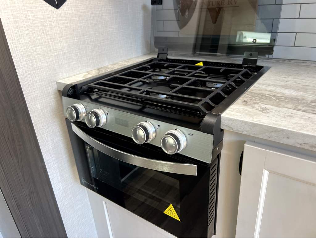 2026 VENTURE RV STRATUS 302VBH - Image 12