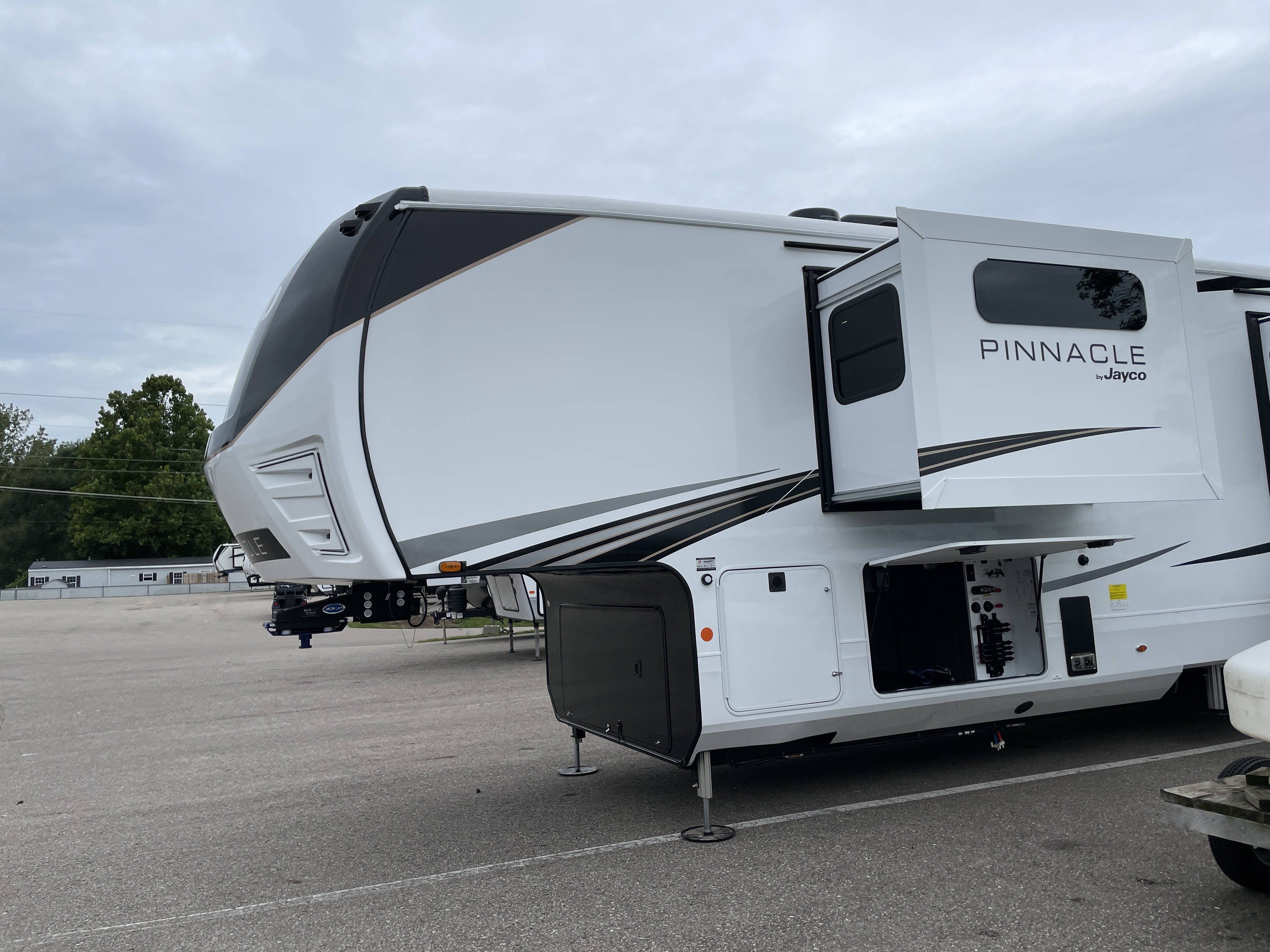 2027 Jayco Pinnacle 38FBRK - Image 6