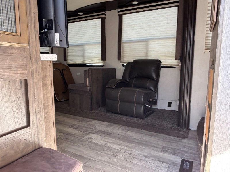 2019 Heartland Torque TQ 327 - Image 5