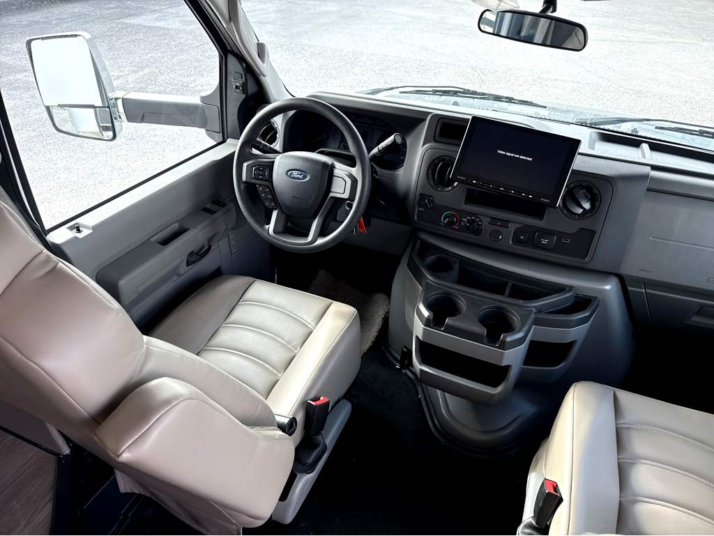 2027 ENTEGRA COACH ODYSSEY 30Z - Image 8
