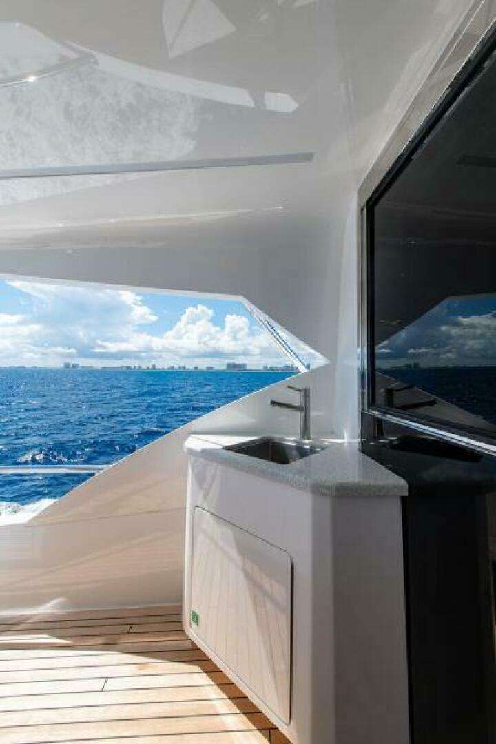 2018 Viking Enclosed Flybridge - Image 56