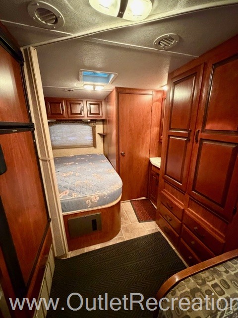 2012 Forest River Sunseeker 2300 - Image 6