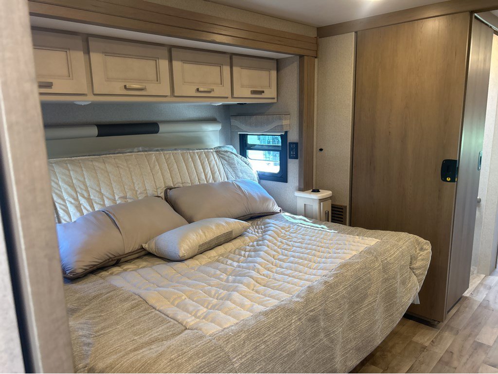 2026 THOR MOTOR COACH PASADENA 38DX - Image 21