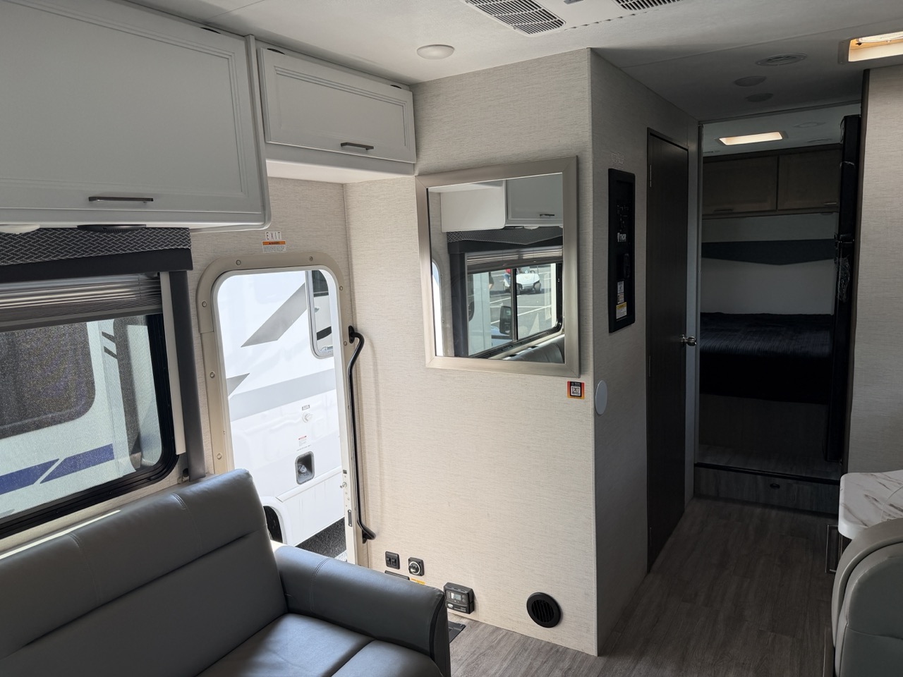 2025 Thor Motor Coach Four Winds 28Z - Image 9