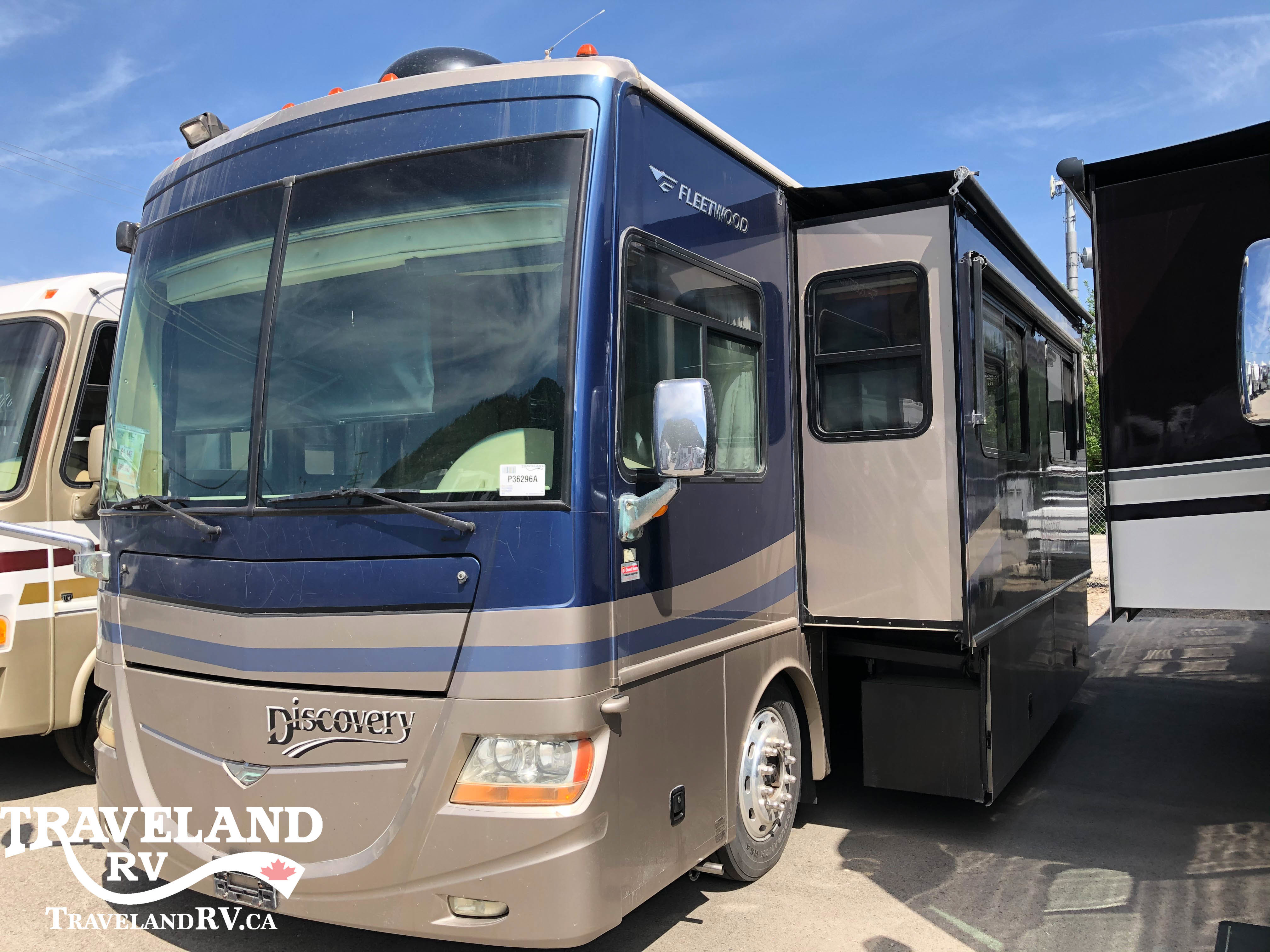 2007 Fleetwood Discovery 40X - Image 2