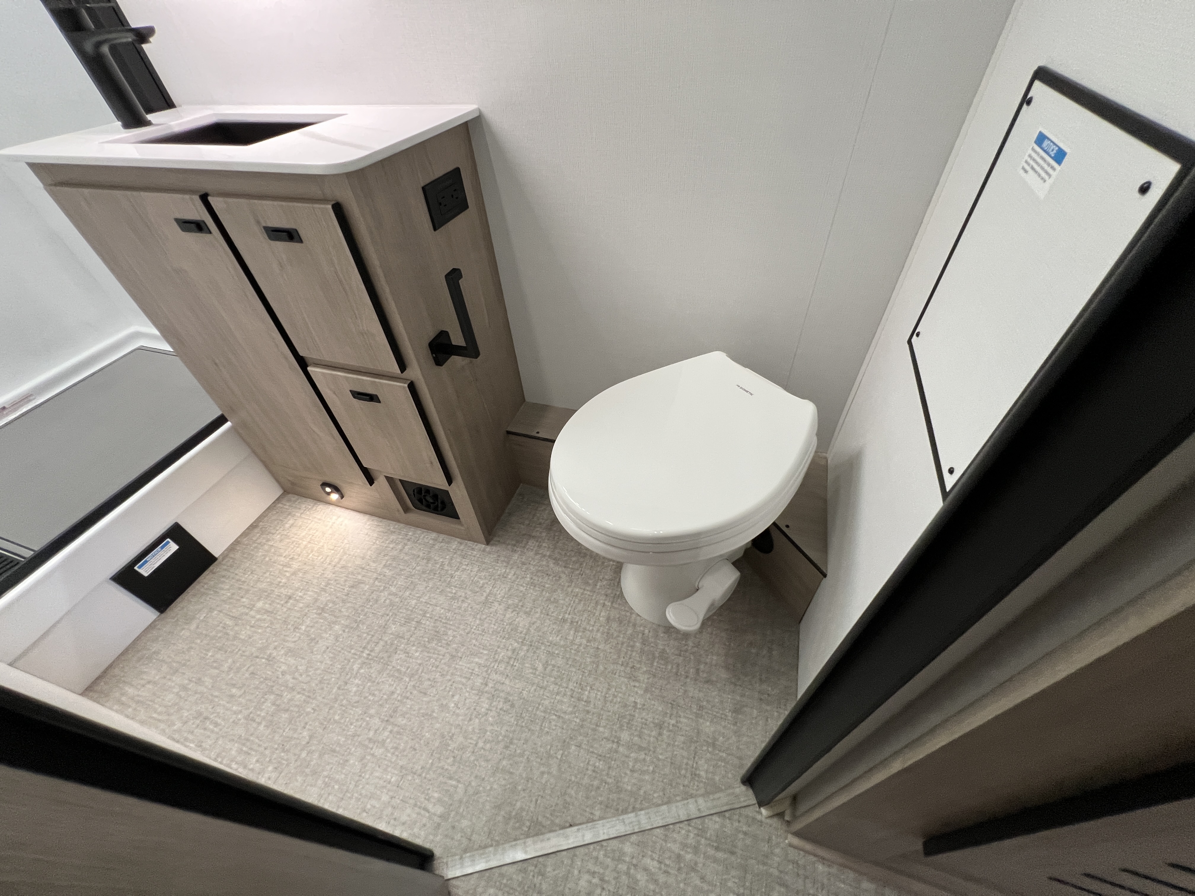 2027 Grand Design Lineage Series F 31ZW - Image 38