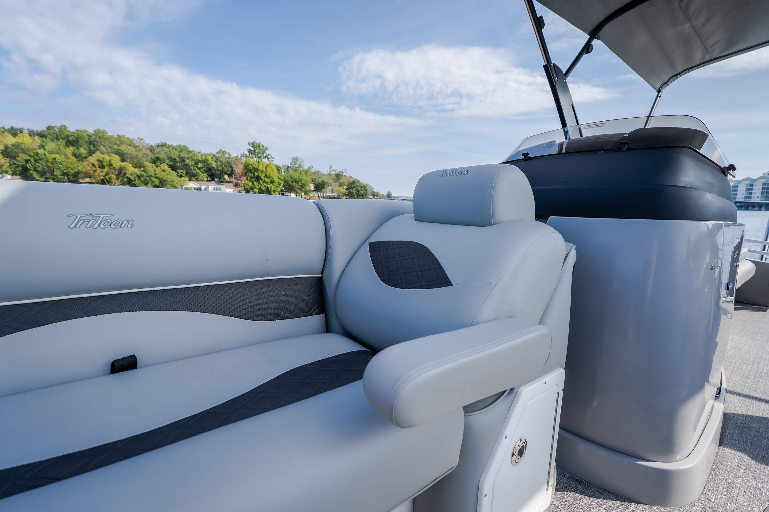 2025 JC Tritoon NepToon 25TT Sport DSL, Bow Chaise Arms - Image 48