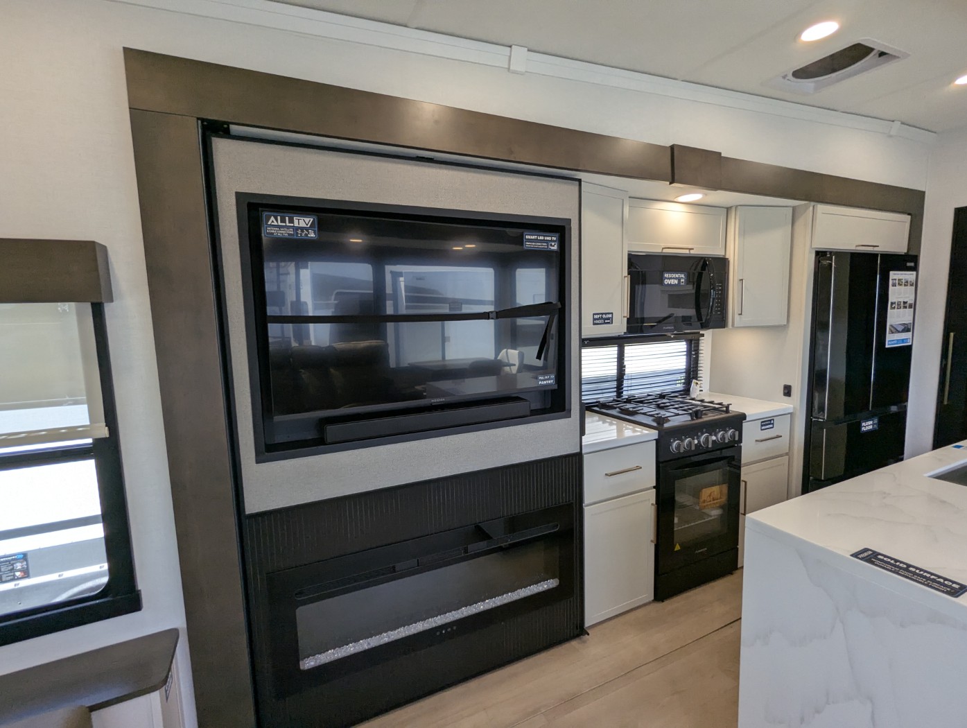 2027 Alliance RV Paradigm 310RL - Image 22