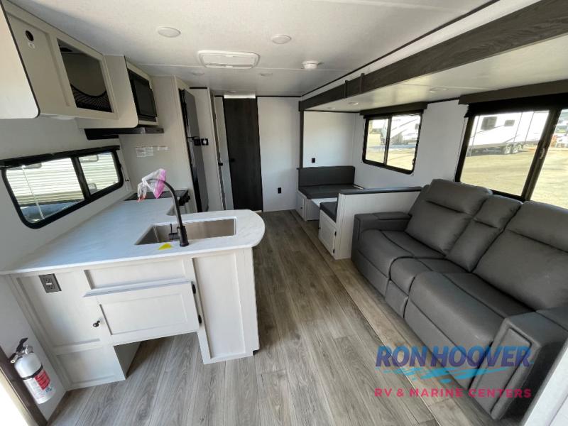 2025 COACHMEN 24RB - Image 9