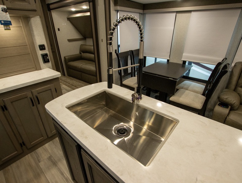 2022 Coachmen Chaparral 367BH - Image 12