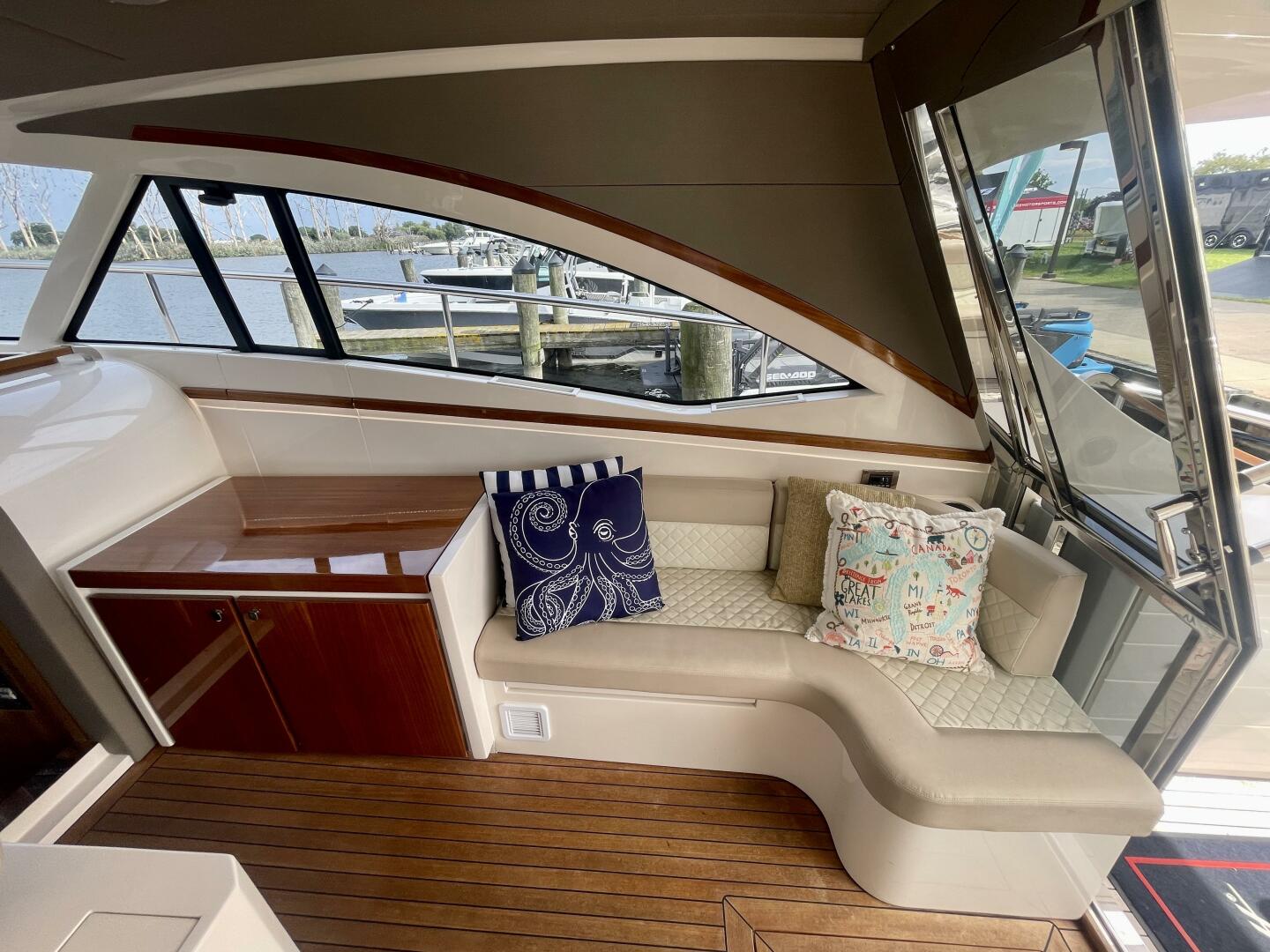 2017 Chris-Craft Commander 42 - Image 15