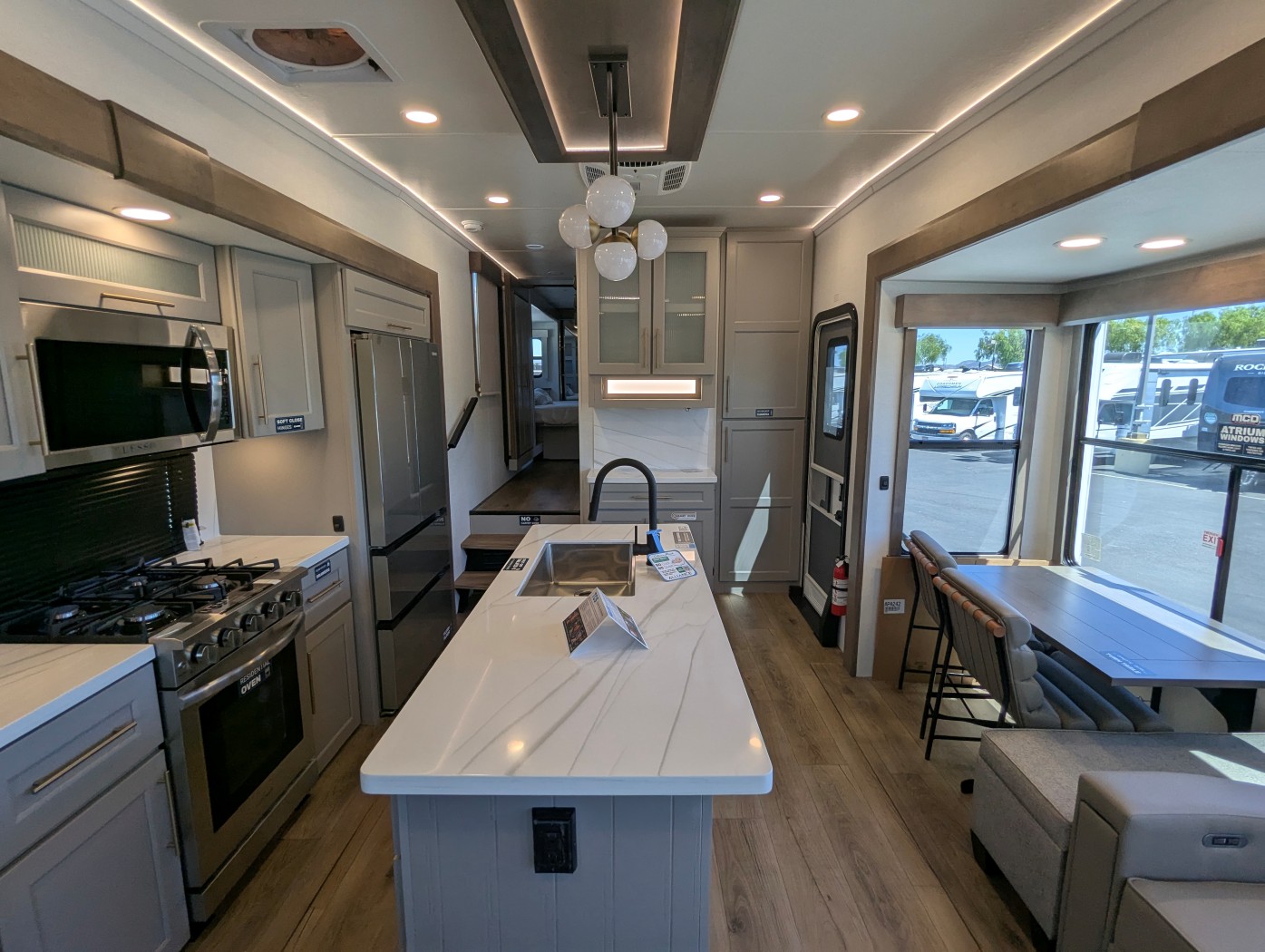 2026 Alliance RV Paradigm 340RL - Image 19