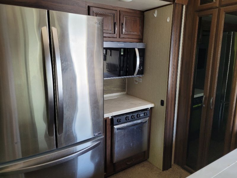 2018 Palomino Columbus 298RL - Image 13