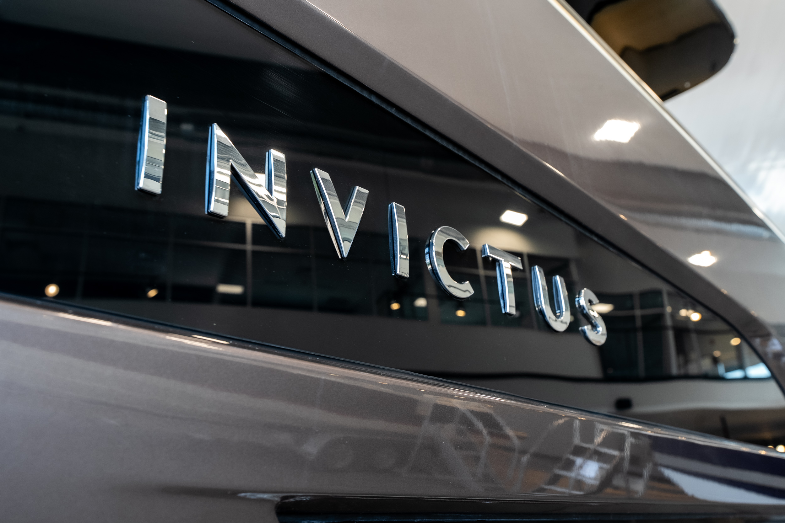 2024 Invictus GT320S - Image 2