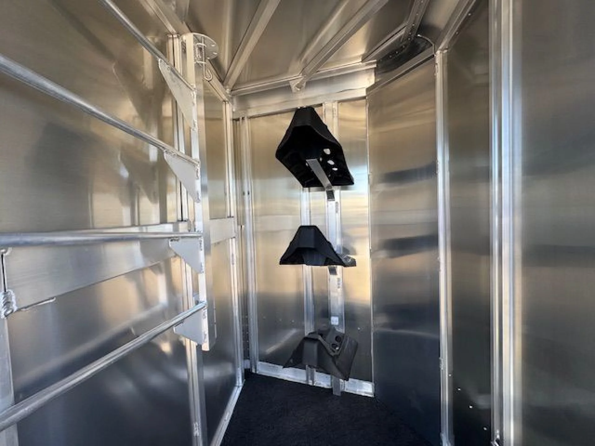 2026 FEATHERLITE FEATHERLITE 9651 3 HORSE SLANT PACKAGE B - Image 11