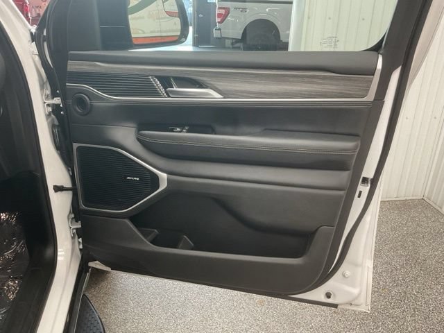 2024 Jeep Wagoneer L Utility 4D Series III 4WD - Image 27