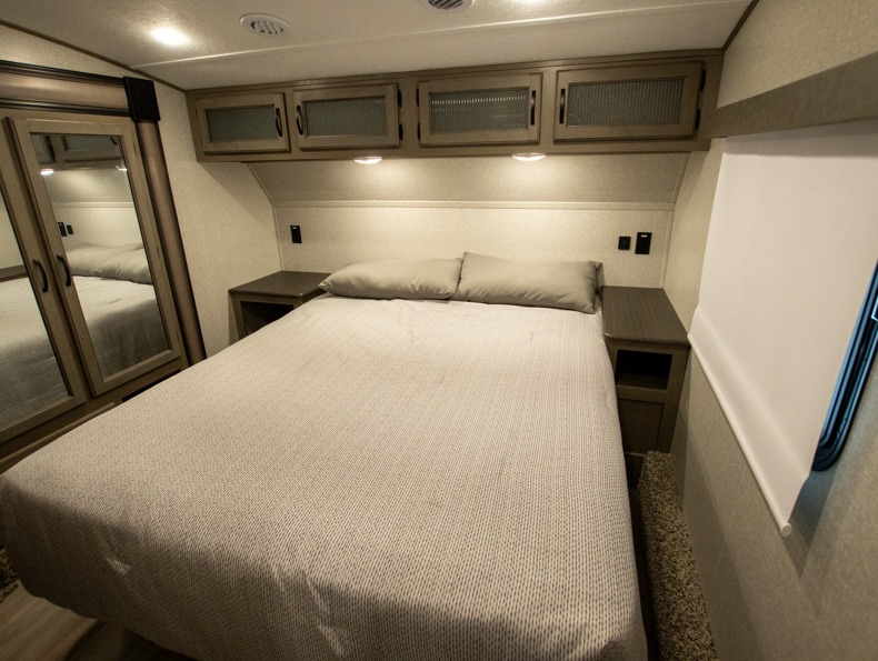 2022 Coachmen Chaparral 367BH - Image 32