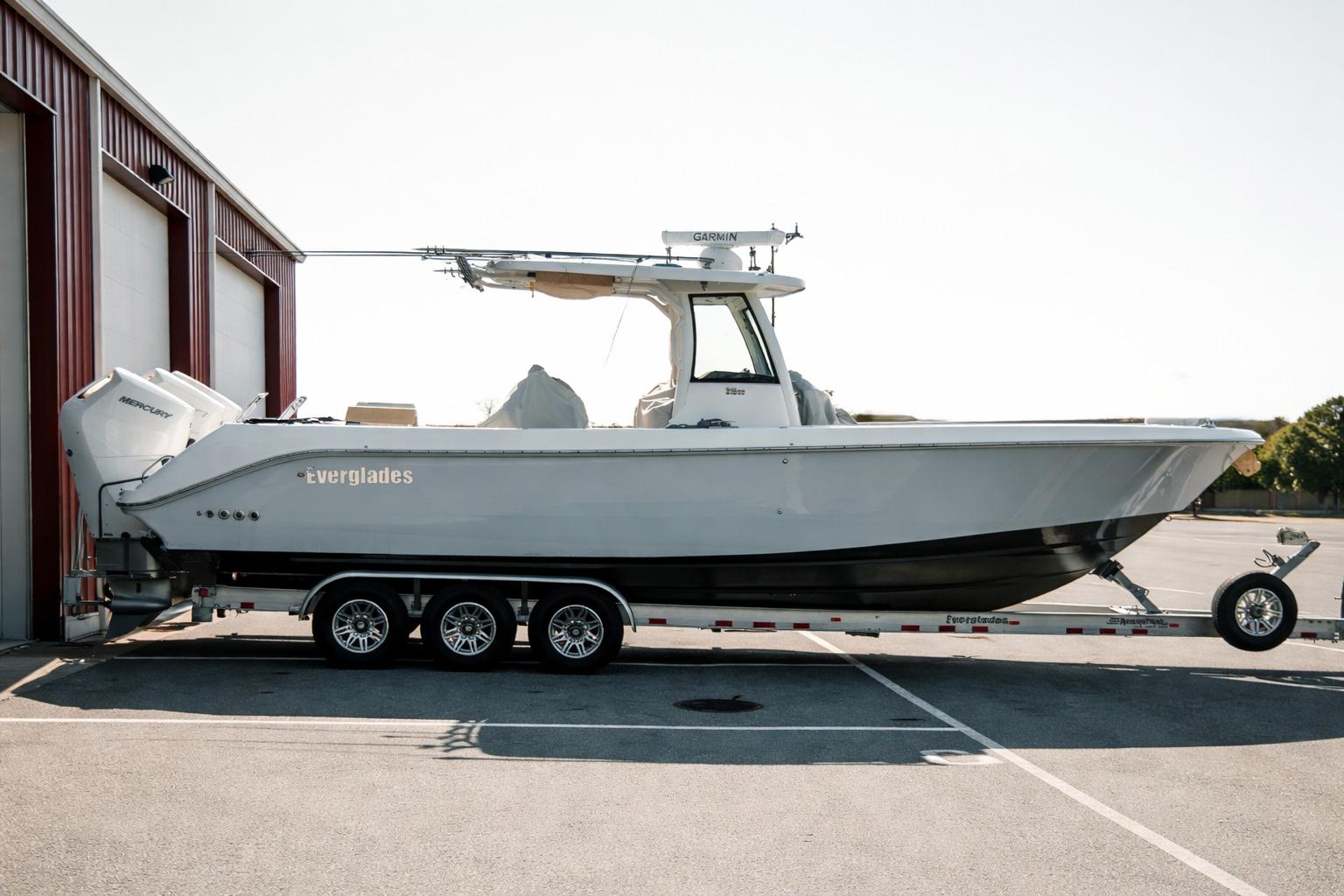 2024 Everglades 315 Center Console Standard - Image 1