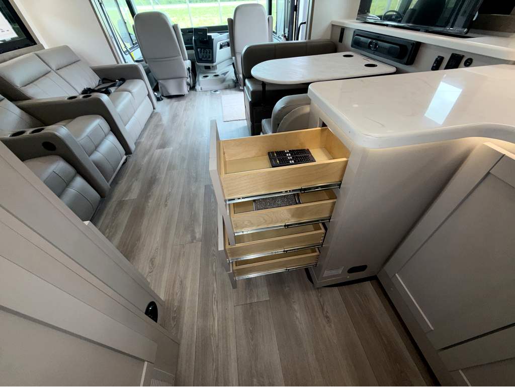 2027 JAYCO PRECEPT 36C - Image 23