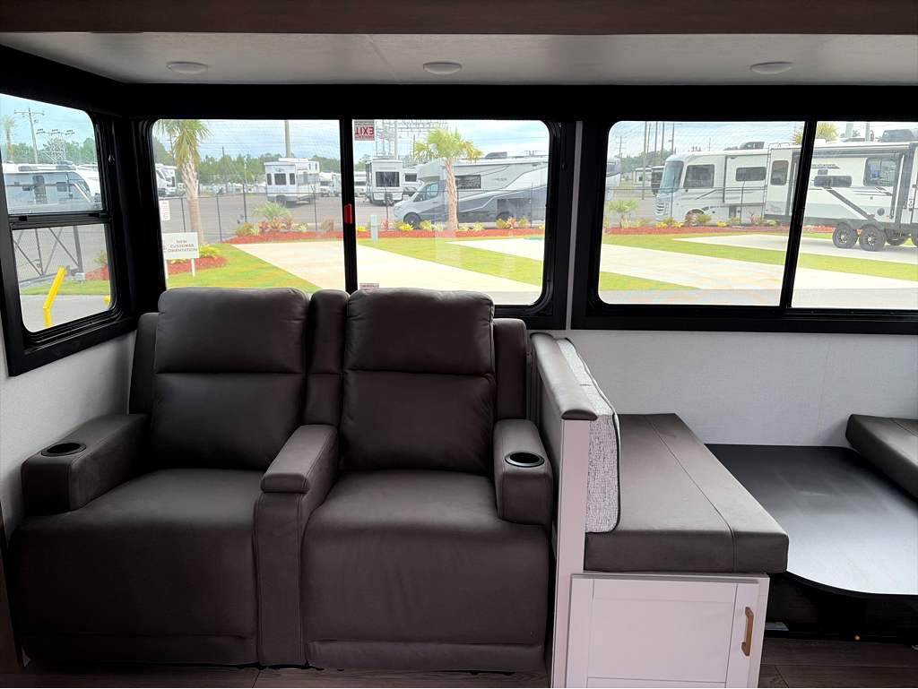 2027 JAYCO JAY FEATHER 26FK - Image 9