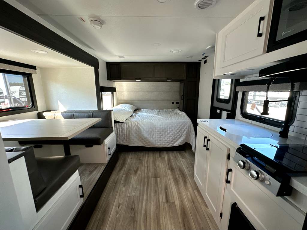 2027 VENTURE RV SPORTTREK STINGER 222VUD - Image 12