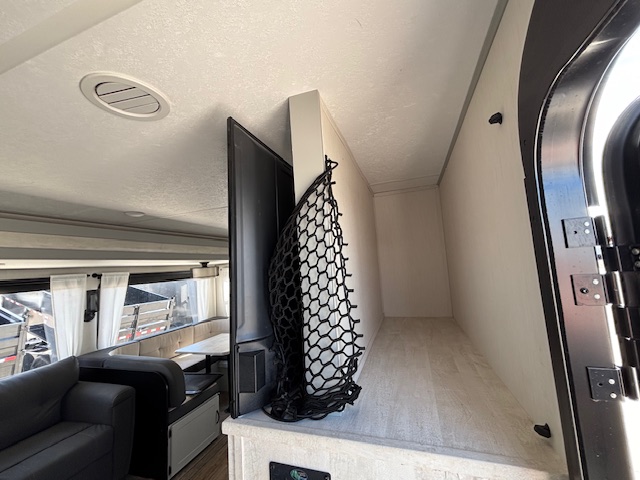 2022 Forest River Vibe 28BH - Image 13