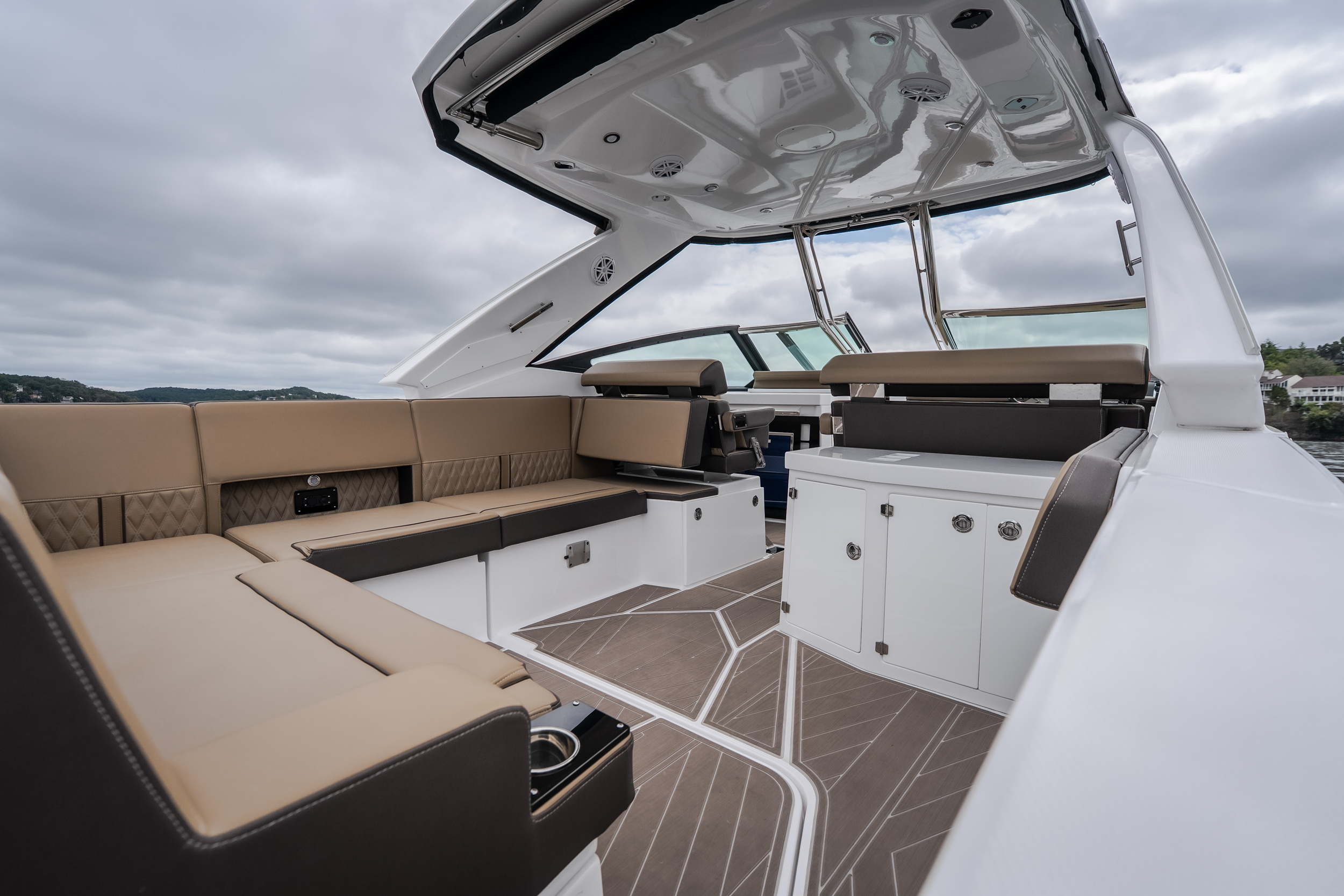 2025 Monterey 385SS - Image 12