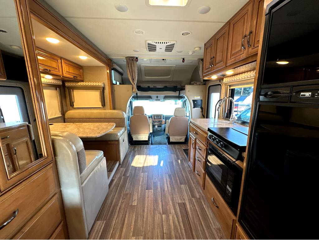 2018 THOR MOTOR COACH QUANTUM KM24 - Image 15