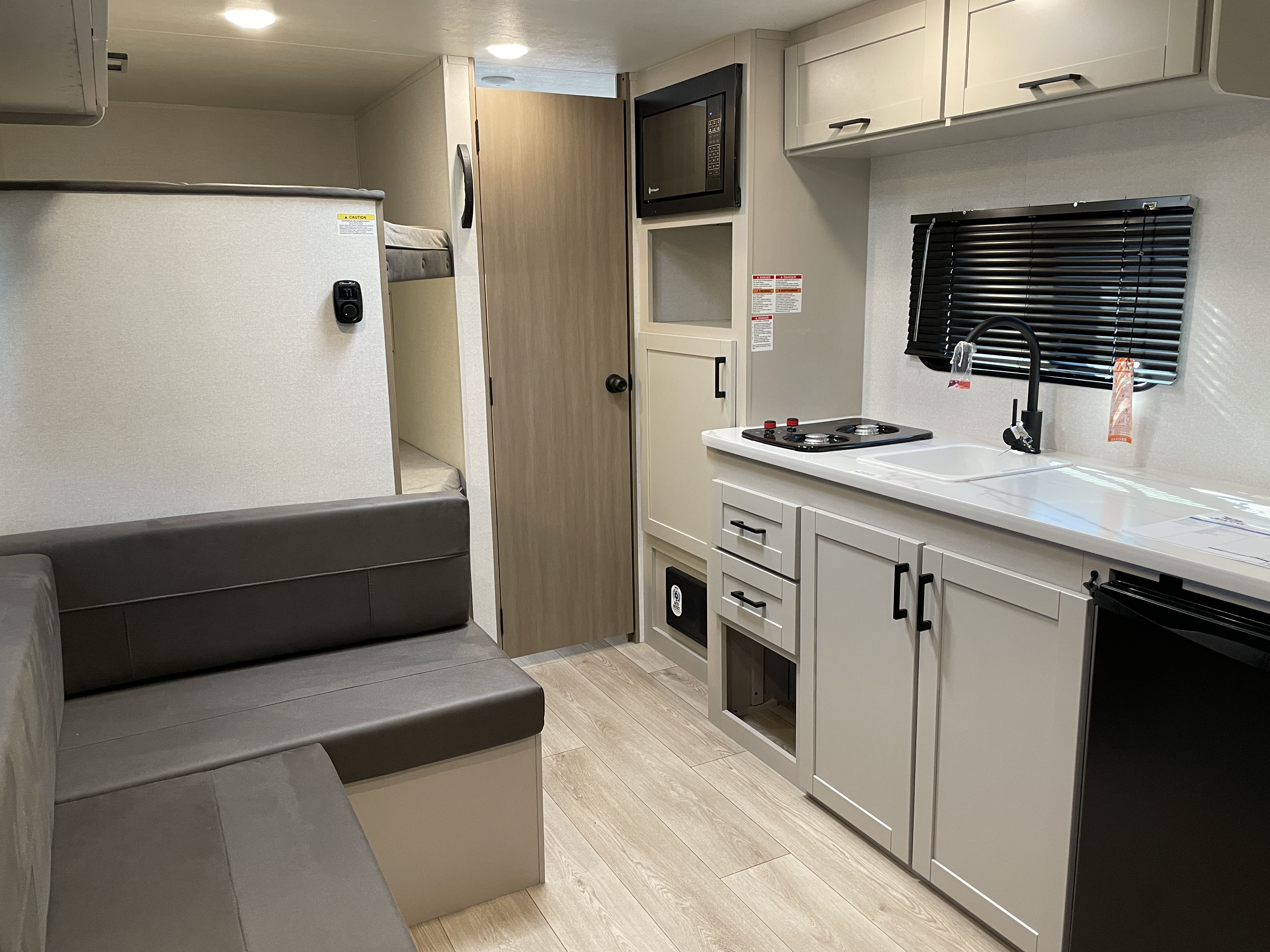 2027 Jayco Jay Flight SLX 172DB - Image 7