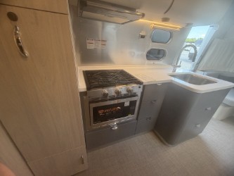 2026 AIRSTREAM GLOBETROTTER 27FBT - Image 26