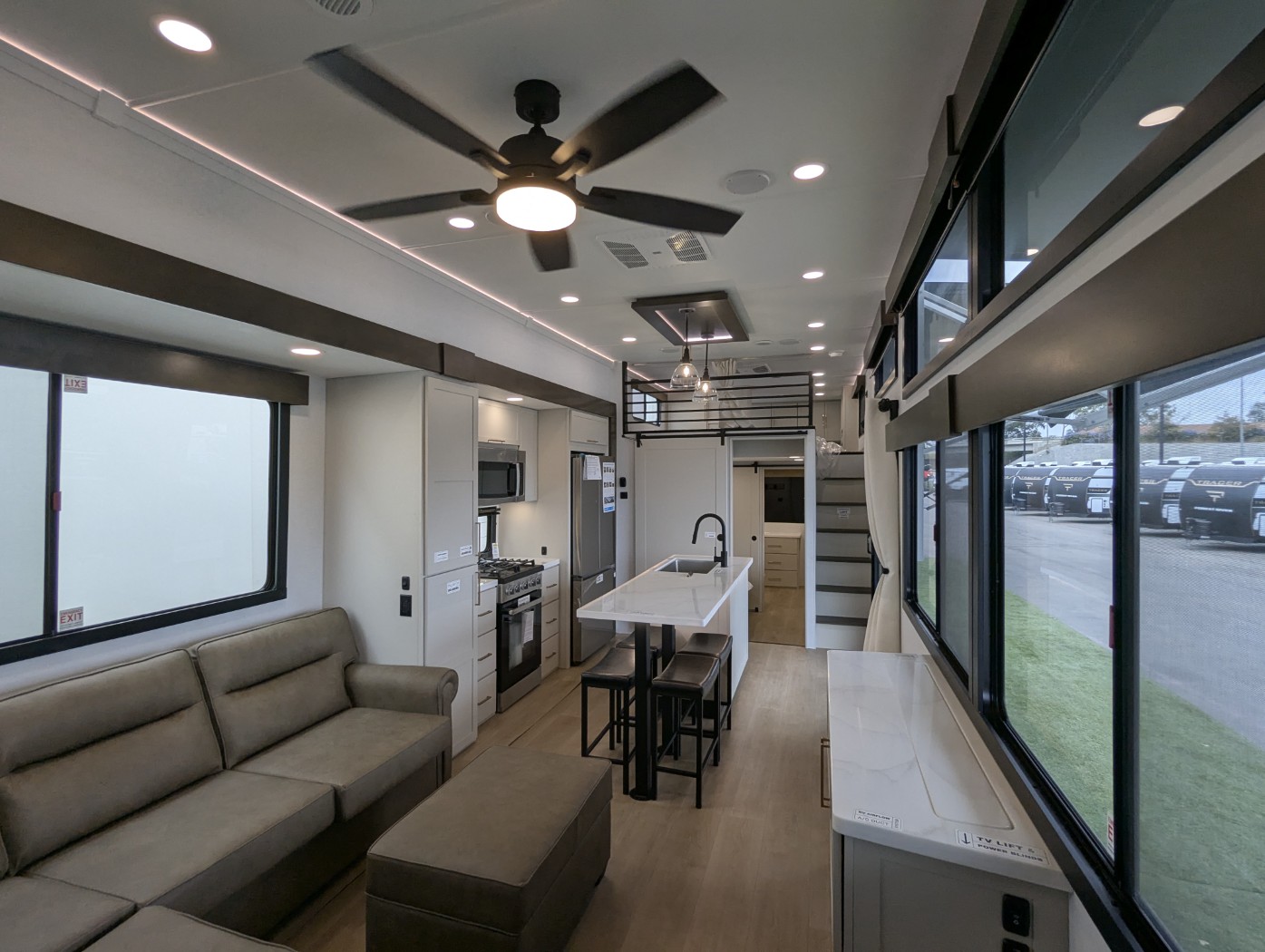 2027 Alliance RV Benchmark 44LFT - Image 8