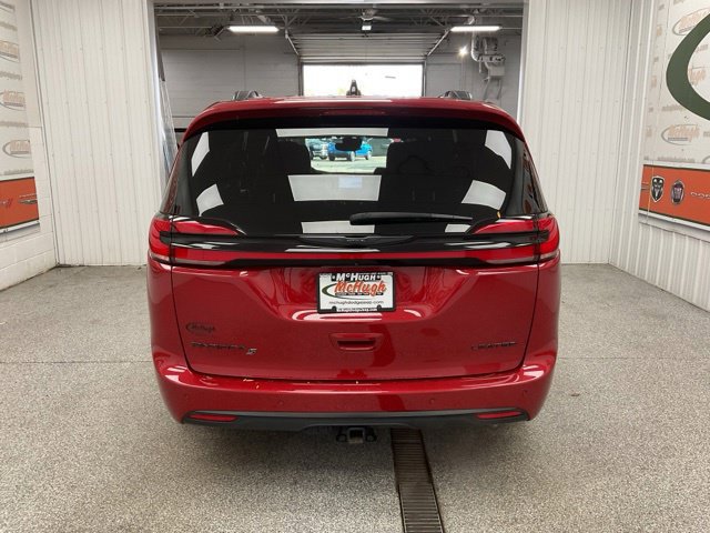 2025 Chrysler Pacifica Limited FWD - Image 6