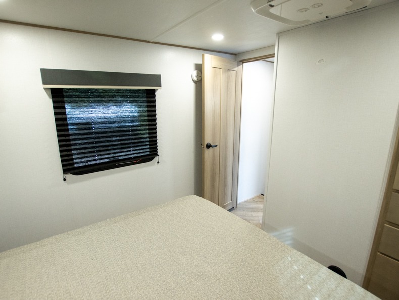 2026 Keystone RV Carbon 321LT - Image 26