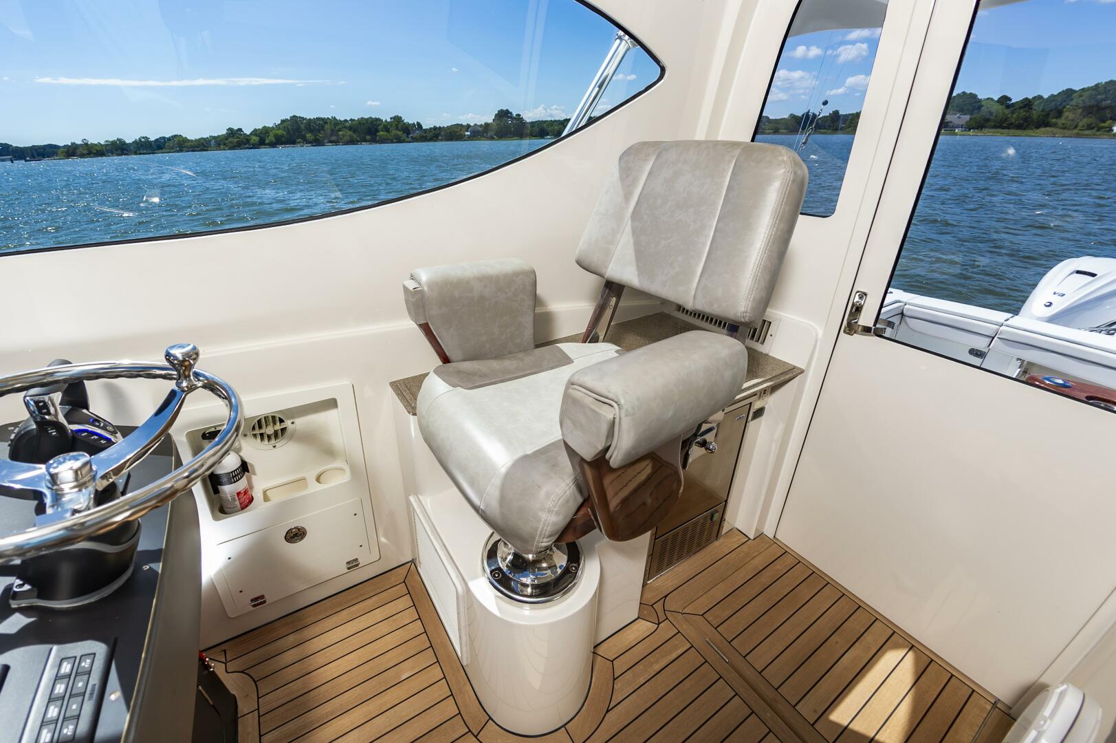 2014 Jupiter 41 Sport Bridge - Image 23