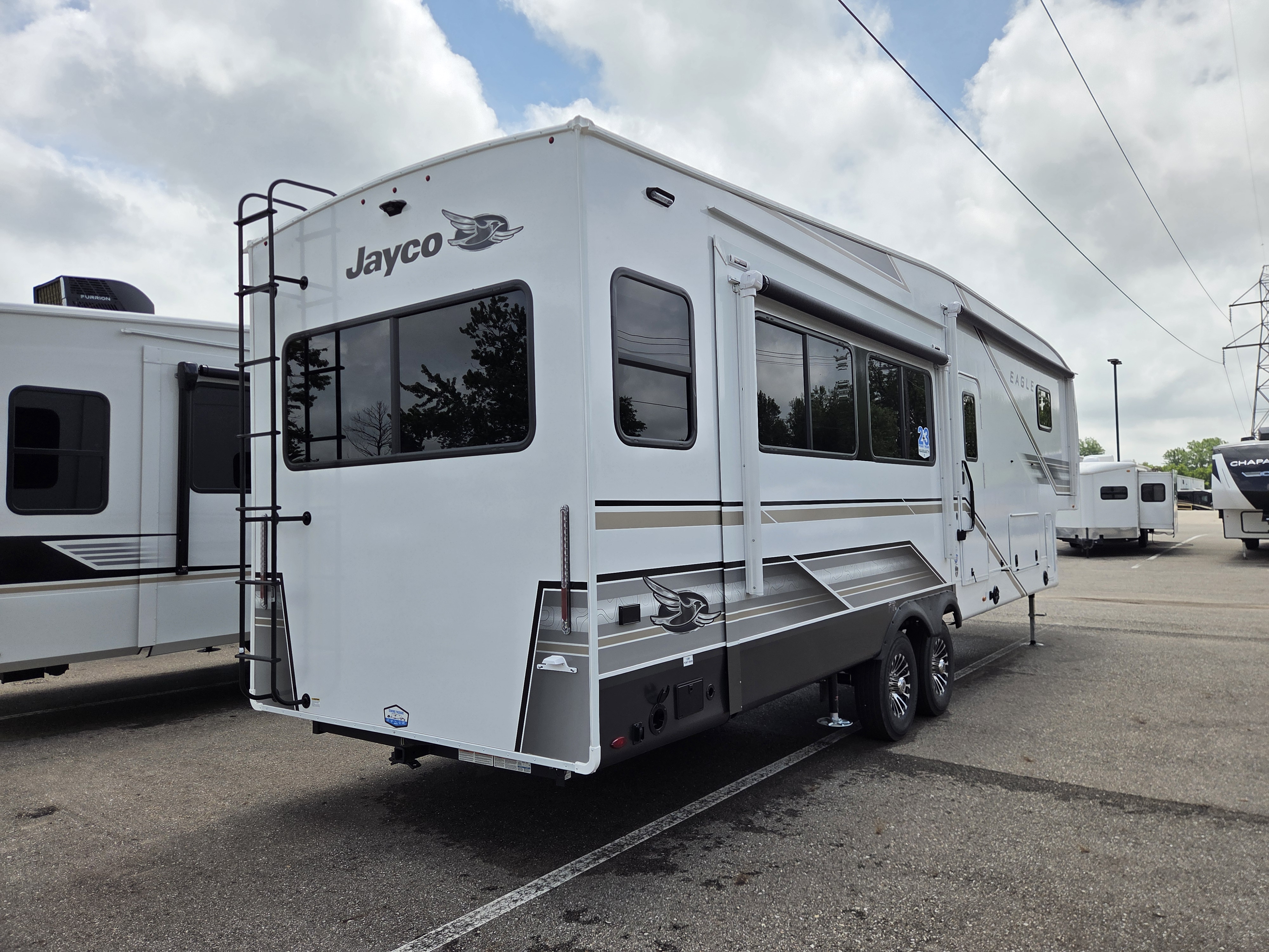 2027 Jayco Eagle 321RSTS - Image 2
