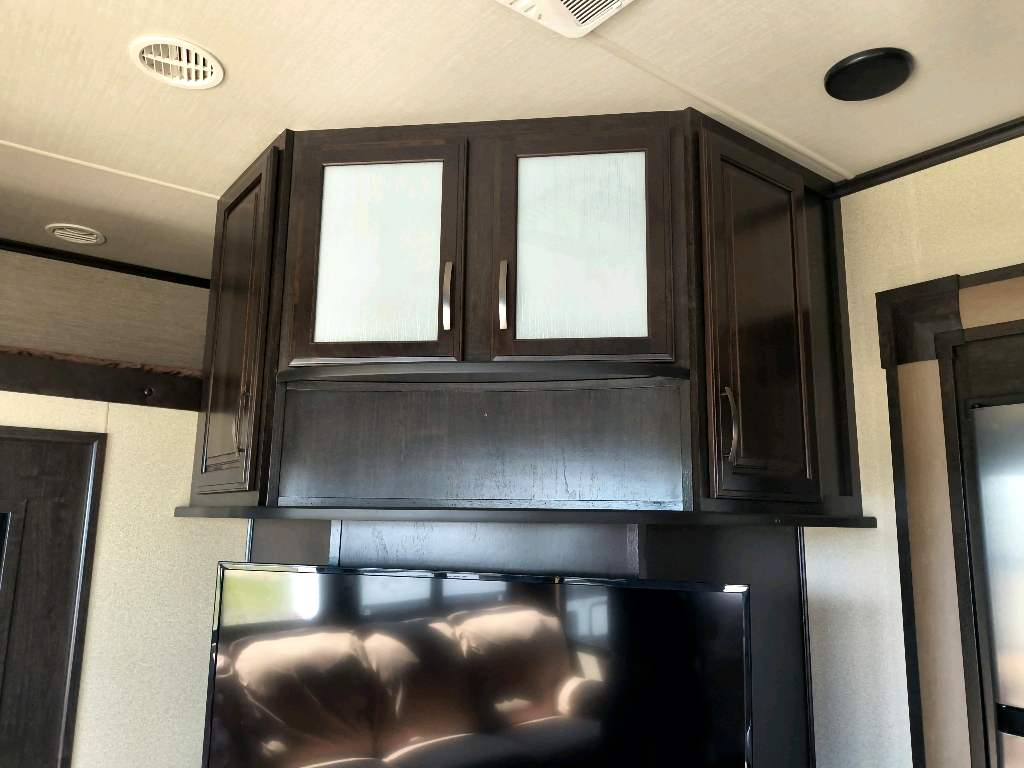 2017 GRAND DESIGN MOMENTUM 350 - Image 11