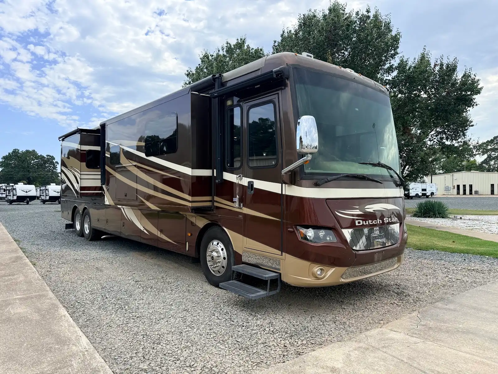 2014 NEWMAR DUTCHSTAR 4364 - Image 1