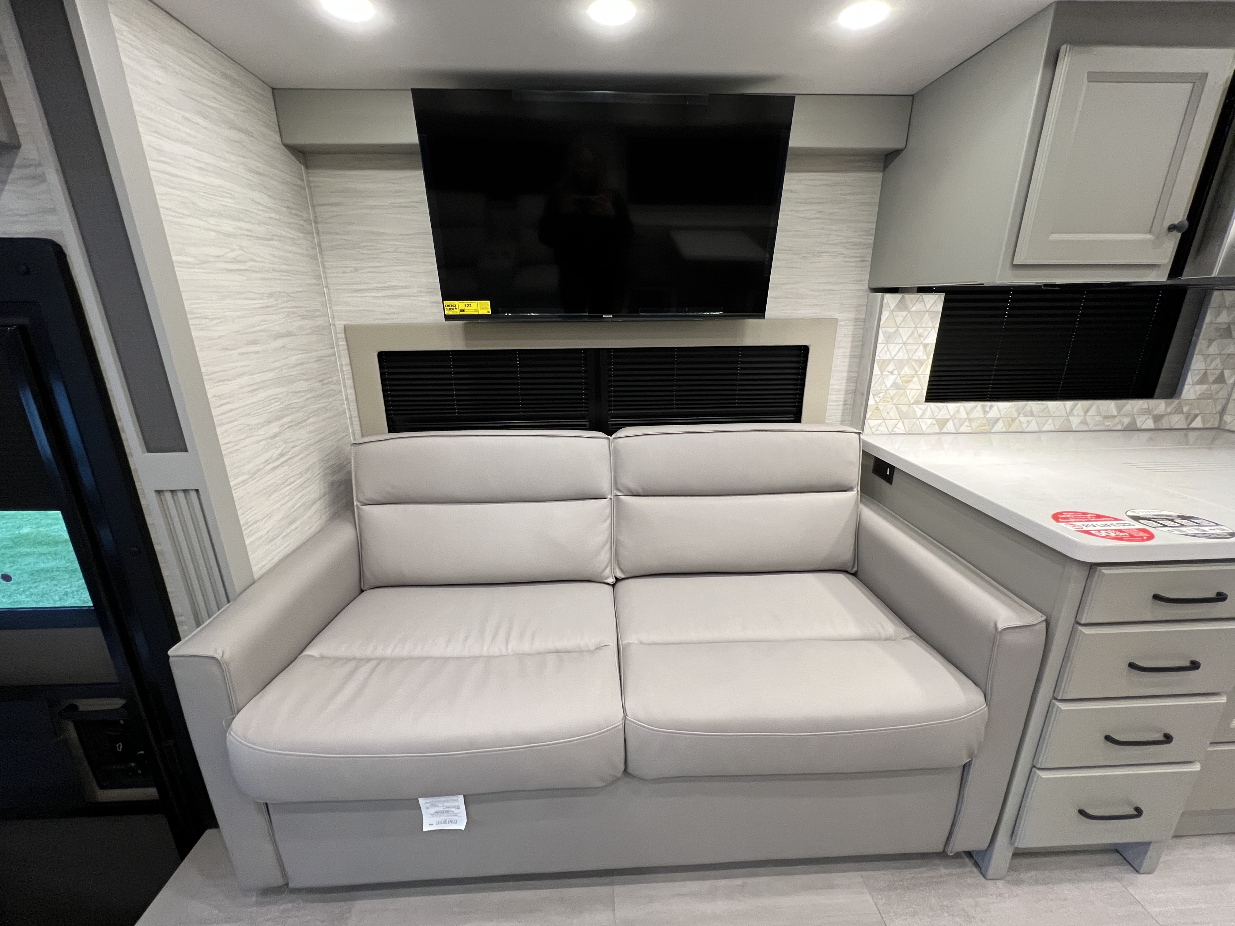 2027 Tiffin Allegro Bay 38 AB - Image 27