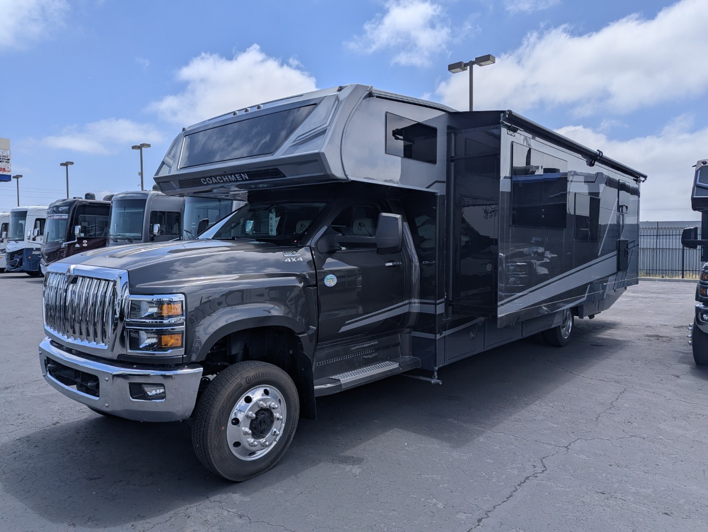 2026 Coachmen Entourage 340BH - Image 3