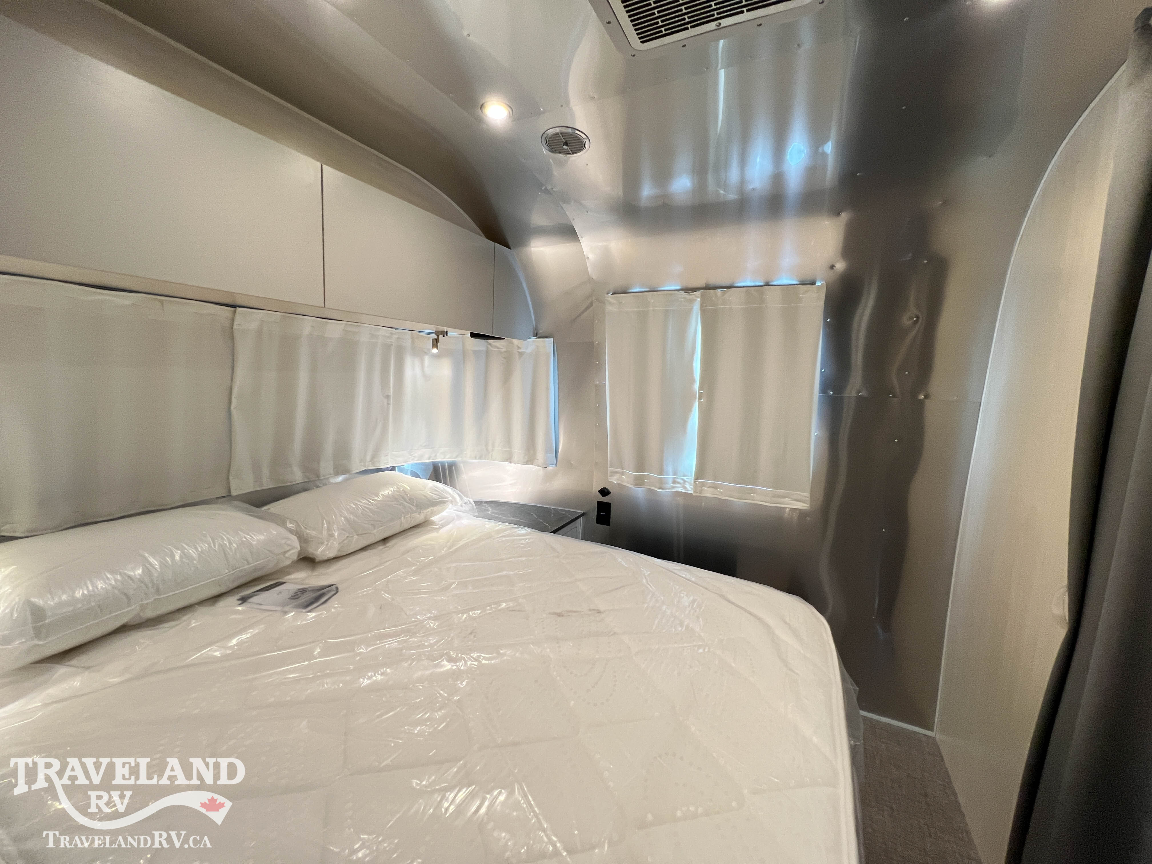 2026 Airstream Flying Cloud 27FB - Image 28