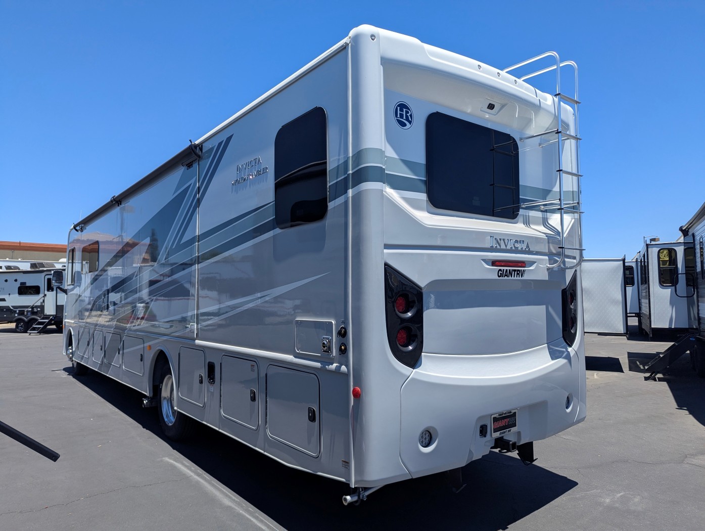 2026 Holiday Rambler Invicta 36Y - Image 4