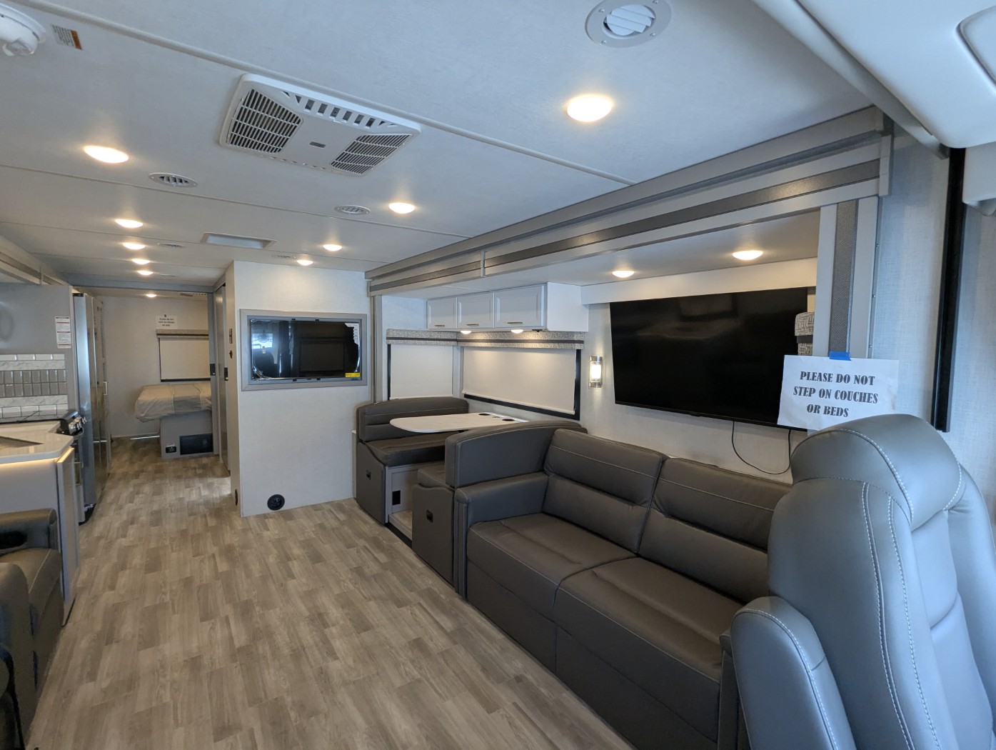 2025 Thor Motor Coach Windsport 35R - Image 14