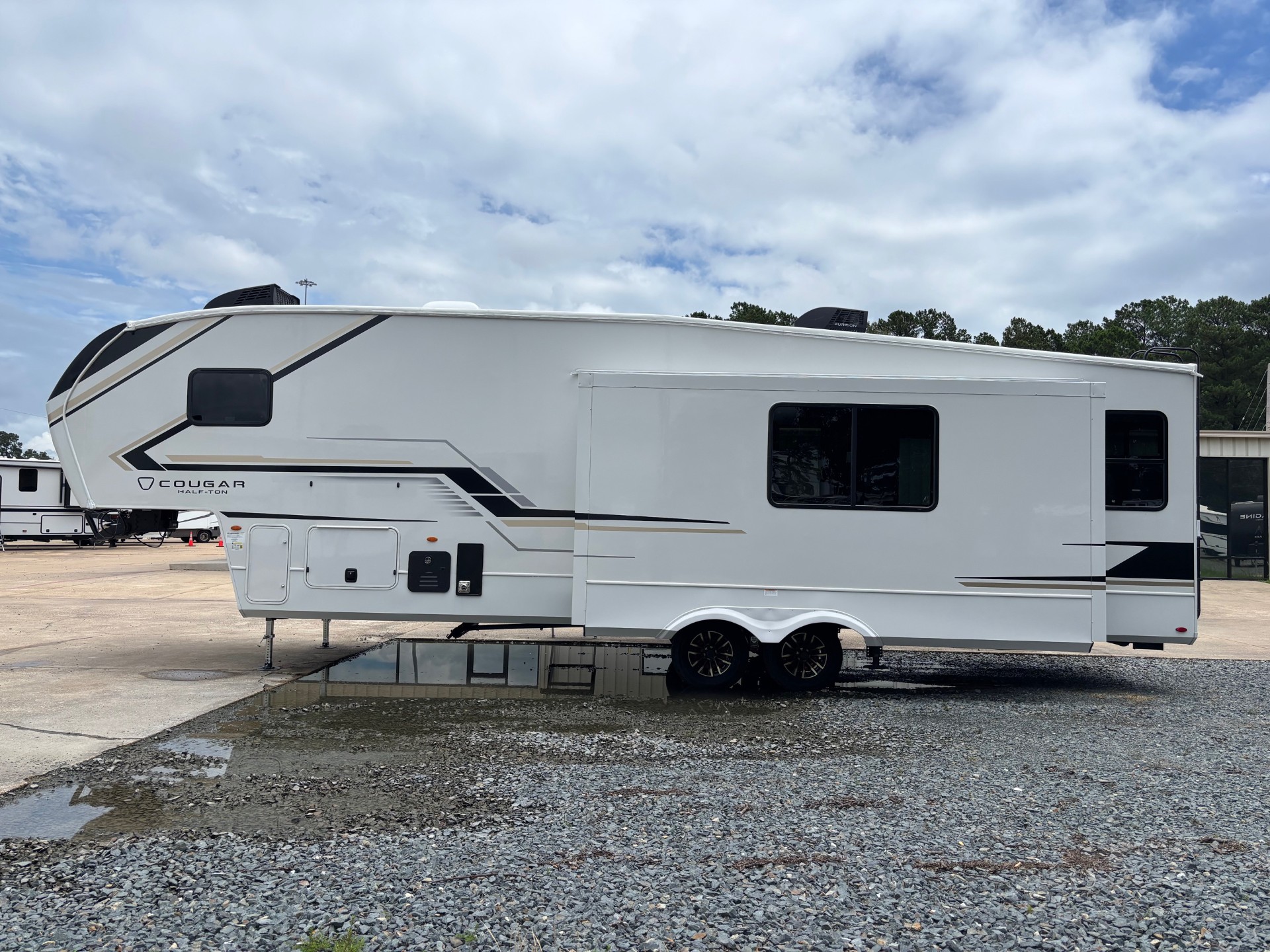 2026 Keystone Cougar Half-Ton 30REP - Image 5