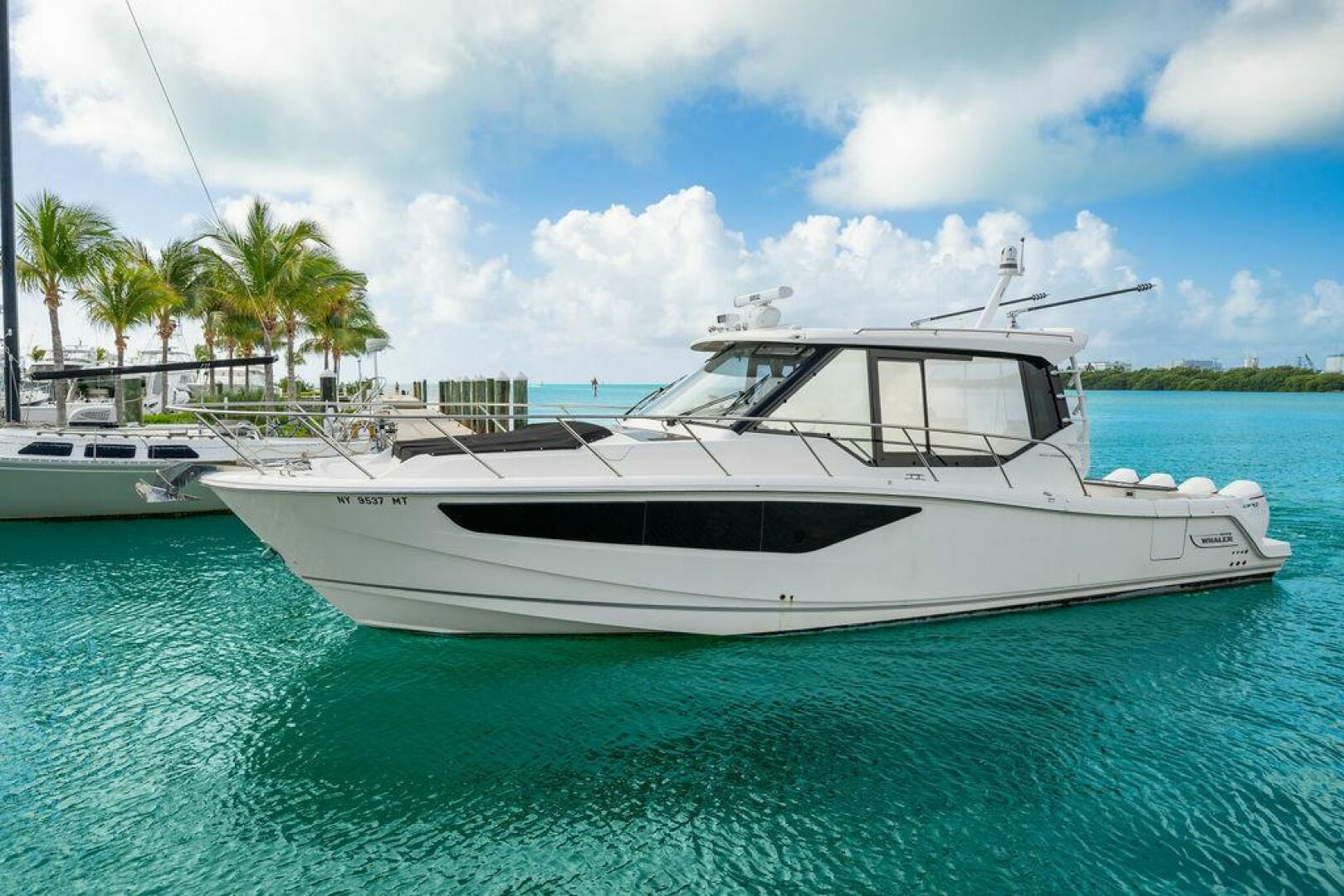 2023 Boston Whaler 405 Conquest - Image 11
