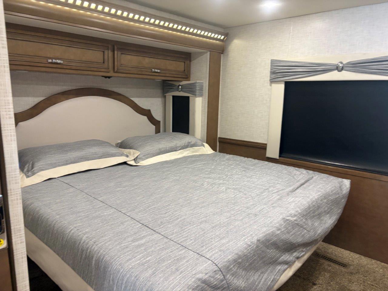 2021 Newmar Bay Star 3401 - Image 21