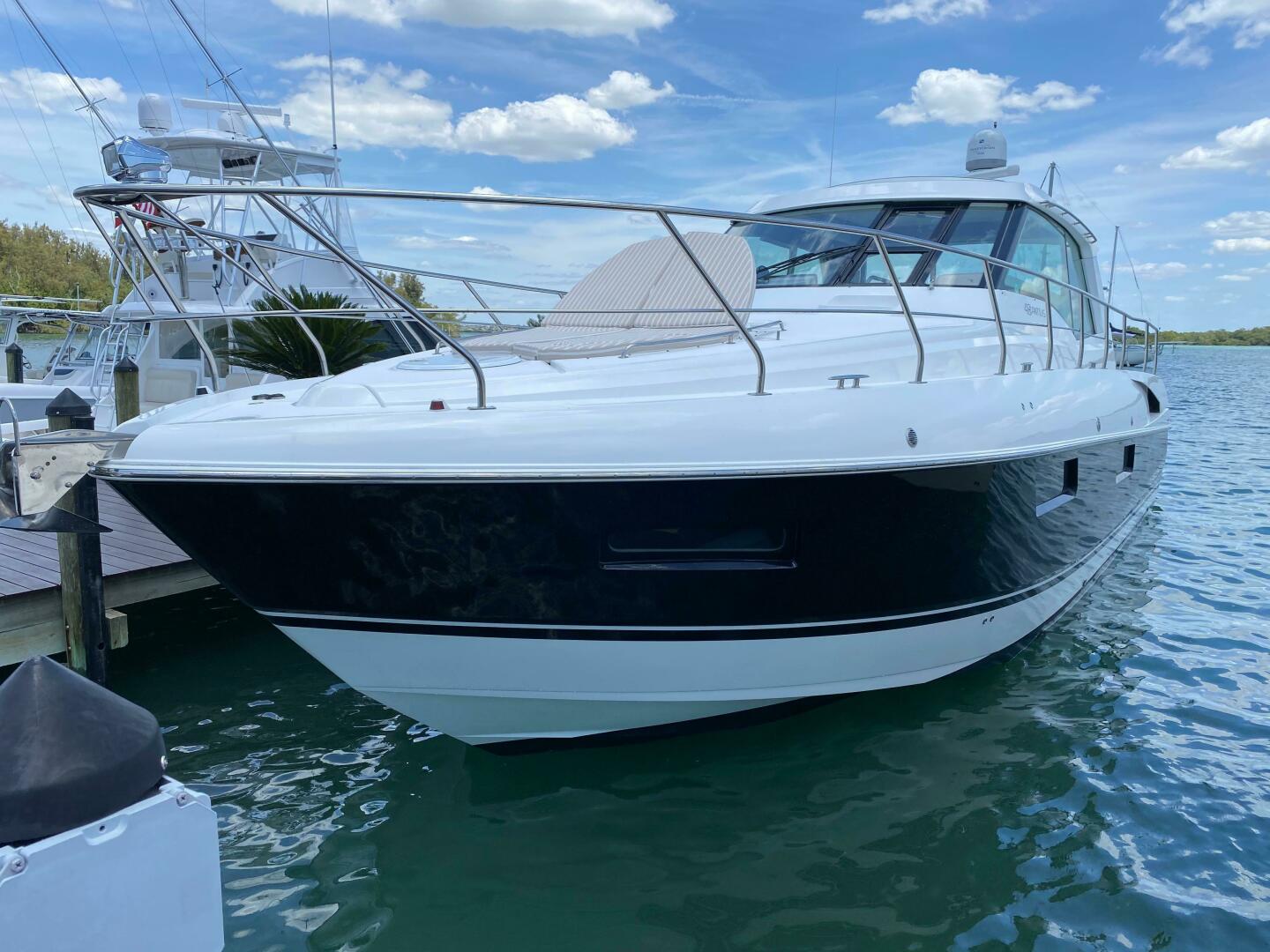2012 Cruisers Yachts 48 Cantius - Image 2