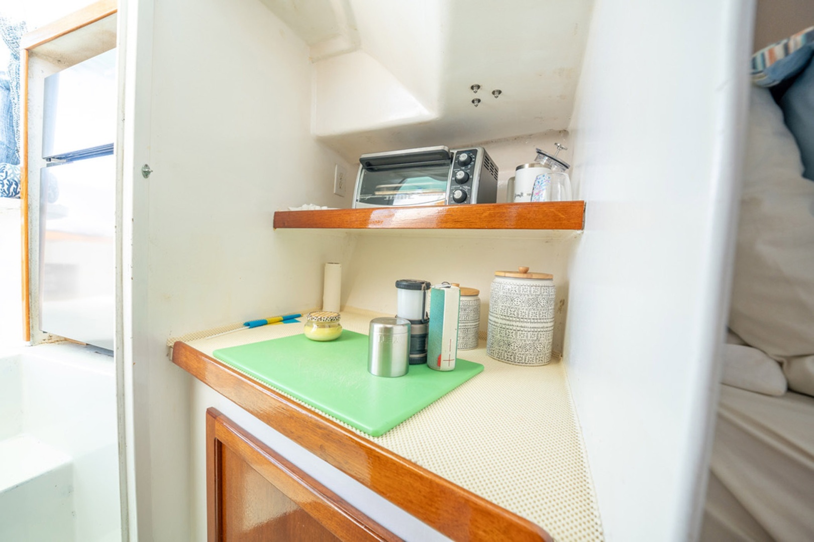 2005 Custom Michael Fitz 34' Pilothouse - Image 17