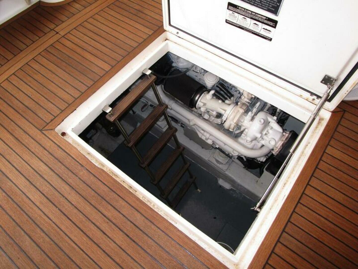 2003 Ferretti Yachts 590 Motor Yacht - Image 48