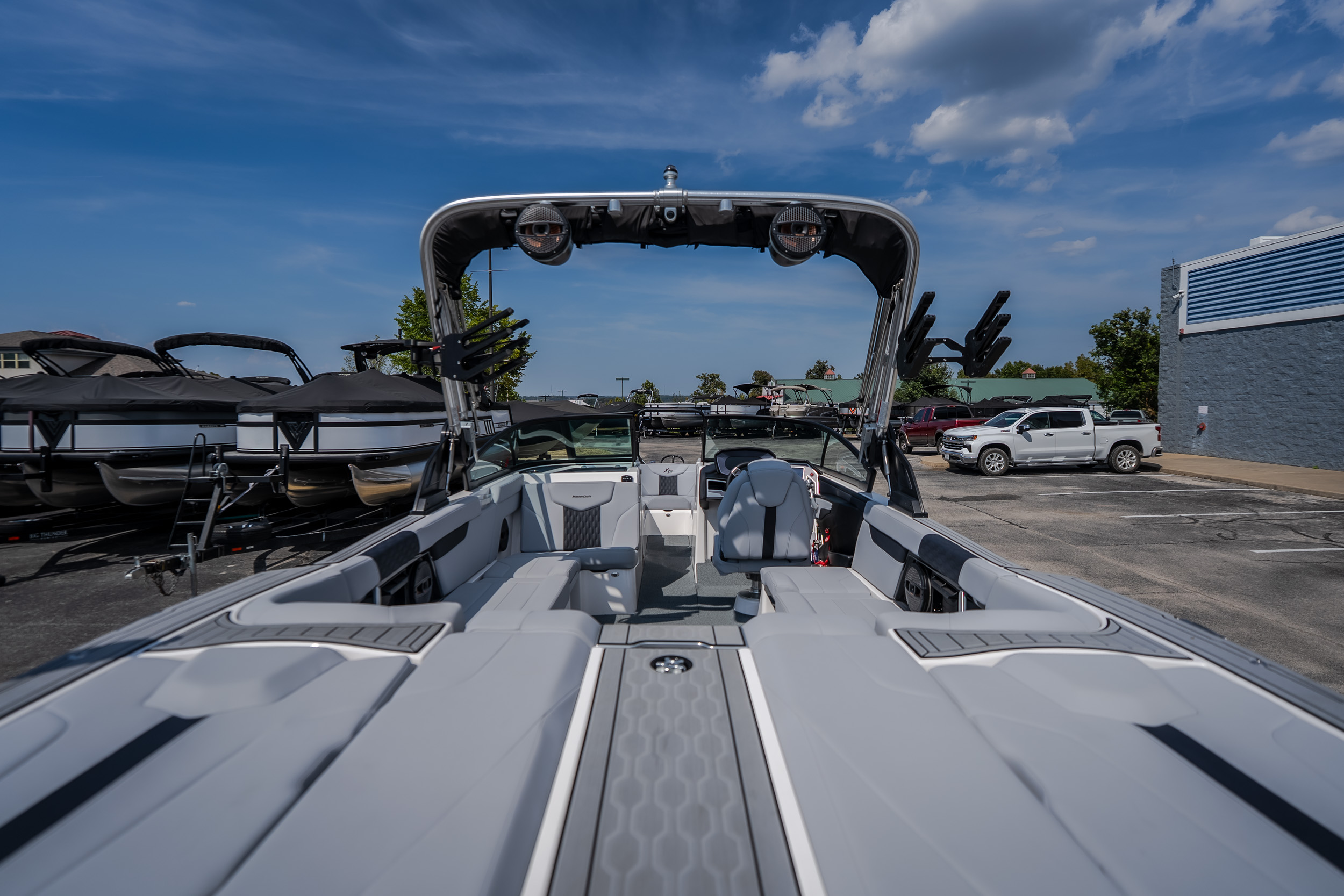 2024 MasterCraft XT25 - Image 63