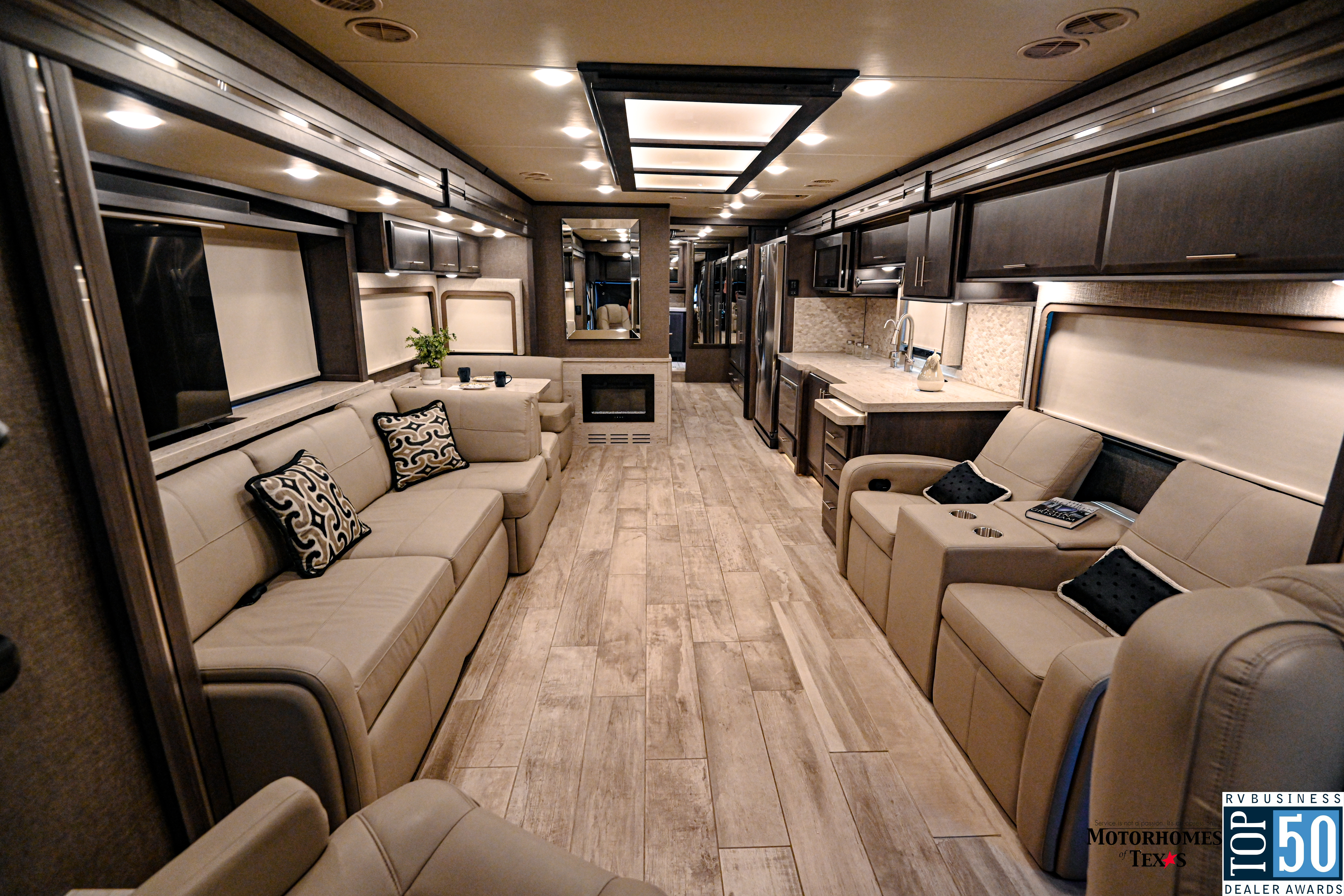 2022 Thor Motor Coach Venetian F42 - interior 2